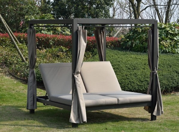 Homeroots Outdoor Day Bed With Canopy