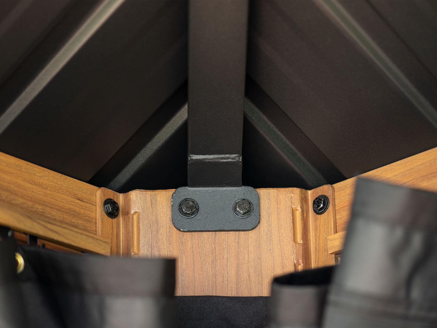 Gazebo Penguin Yosemite - 10 X 10 Ft. Metal Roof Wood Pattern