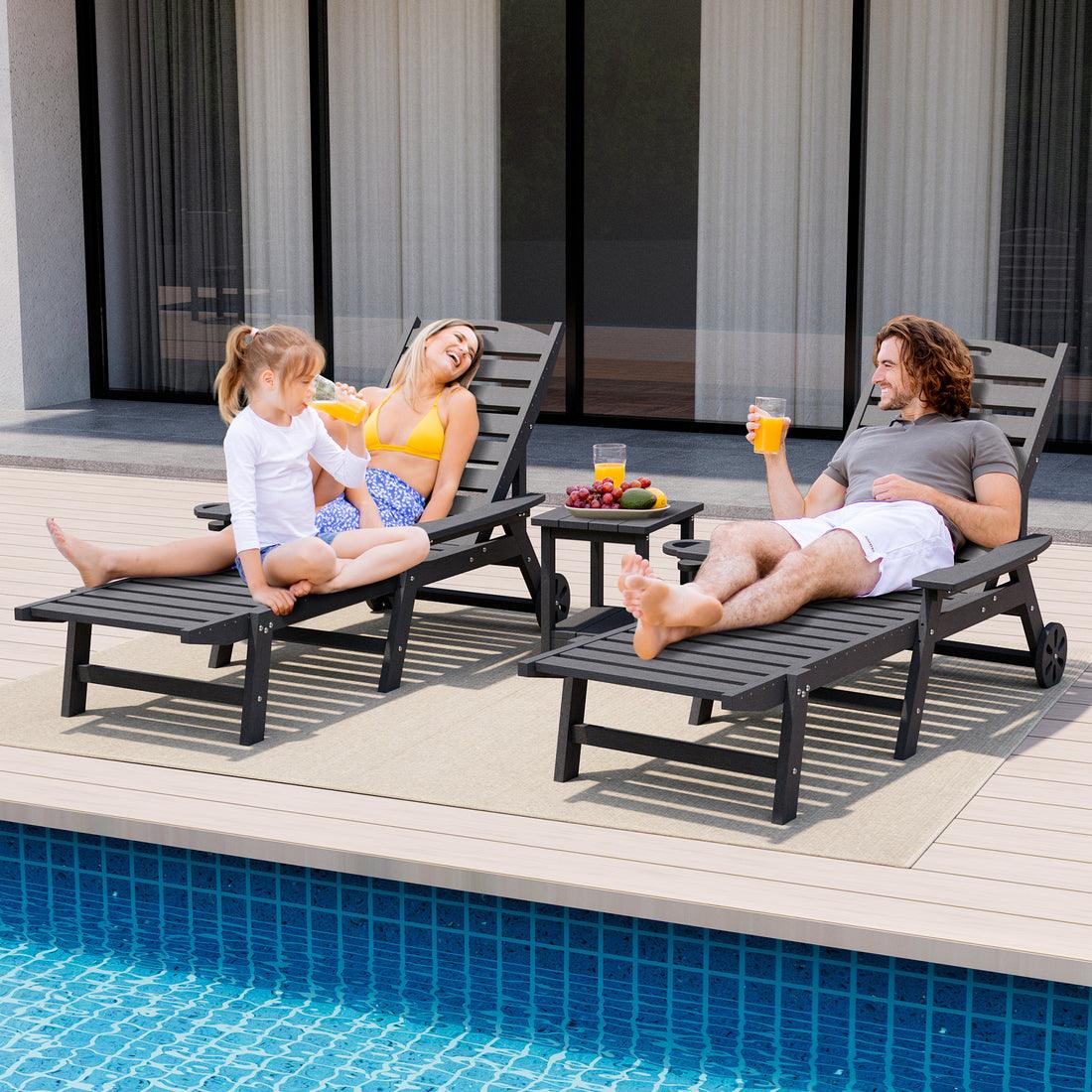 Pamapic 2 HDPE Chaise Lounges & Table Set