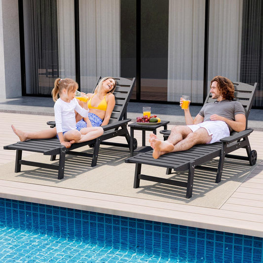 Pamapic 2 HDPE Chaise Lounges & Table Set