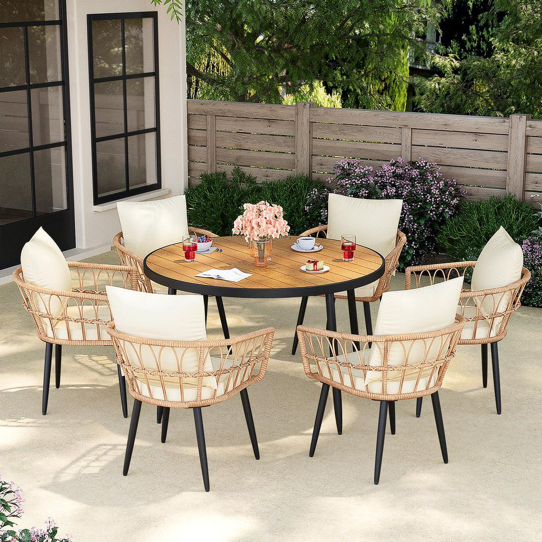 Pamapic Round Outdoor Dining Set